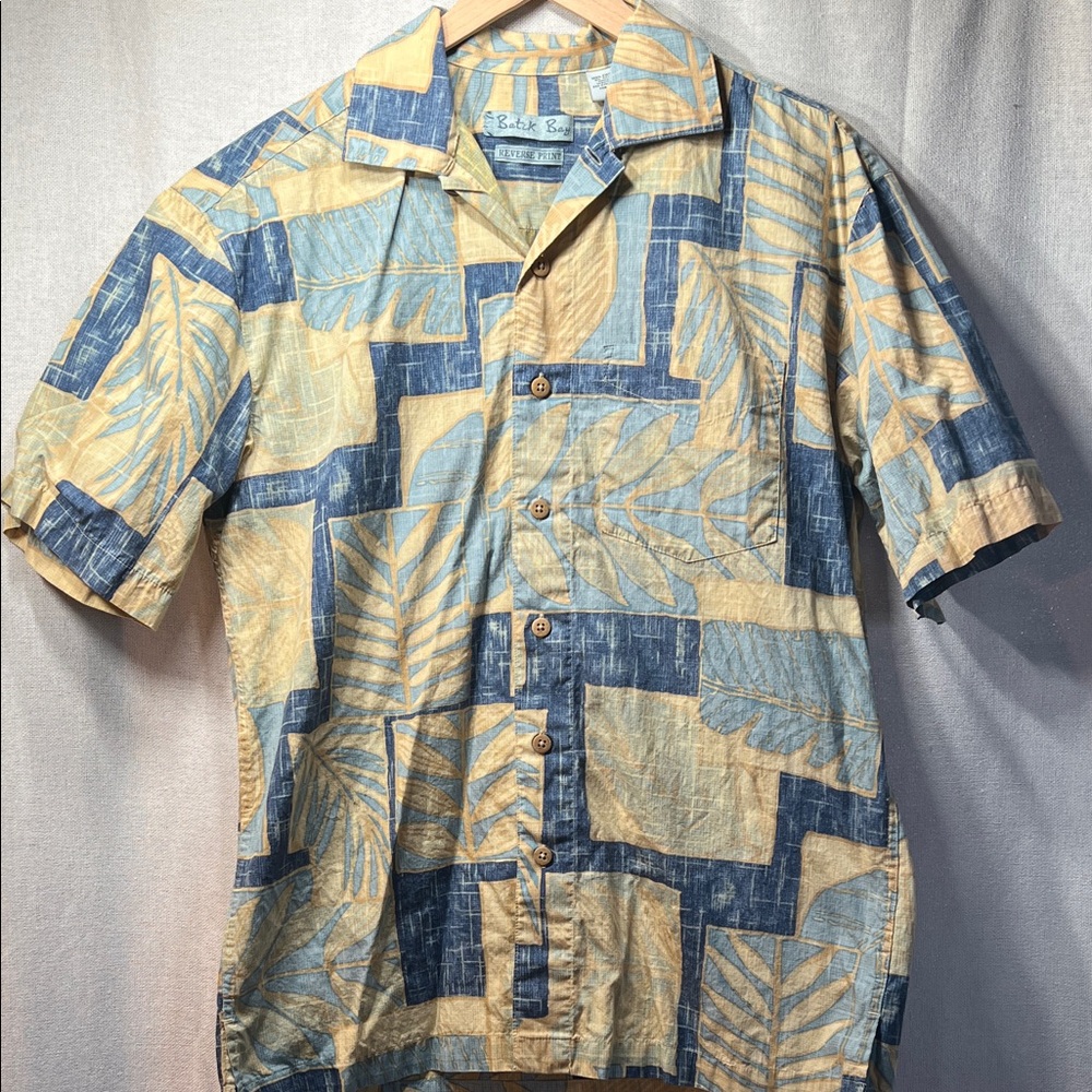 Casual Blue and Tan Leaf Pattern Shirt